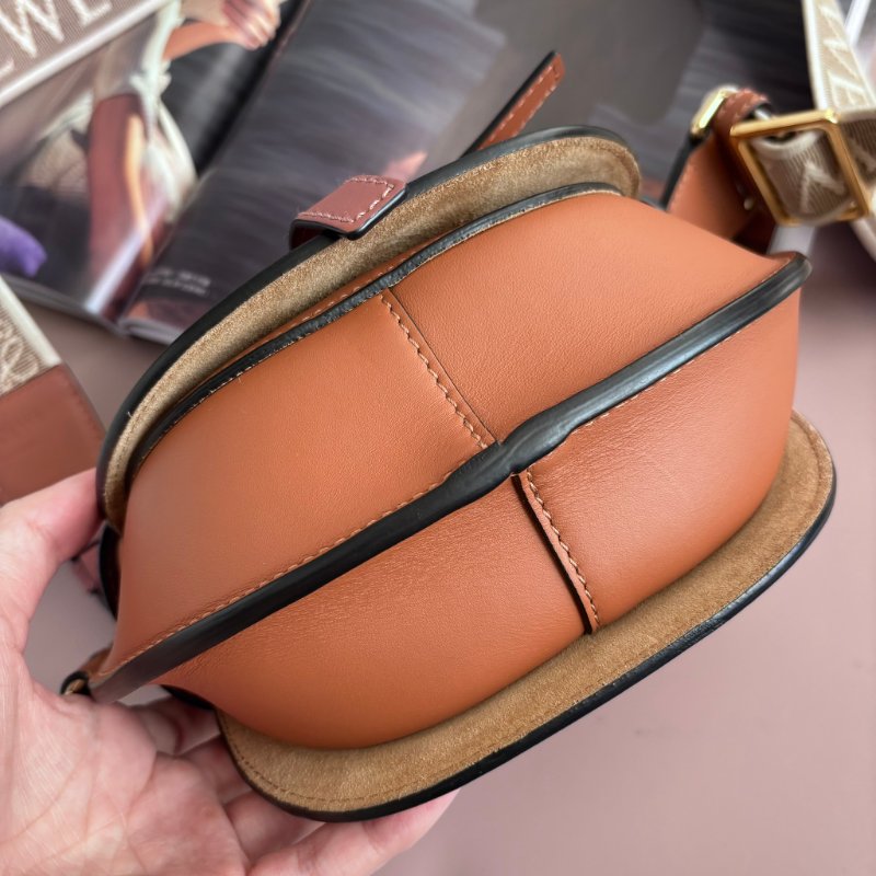 ::LOEWE:: 棕褐色 你柔軟小牛皮緹花 Gate Dual 包款-3