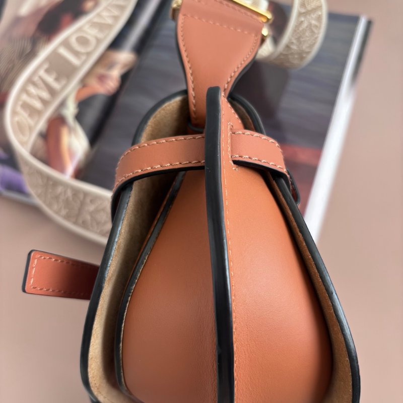::LOEWE:: 棕褐色 你柔軟小牛皮緹花 Gate Dual 包款-4