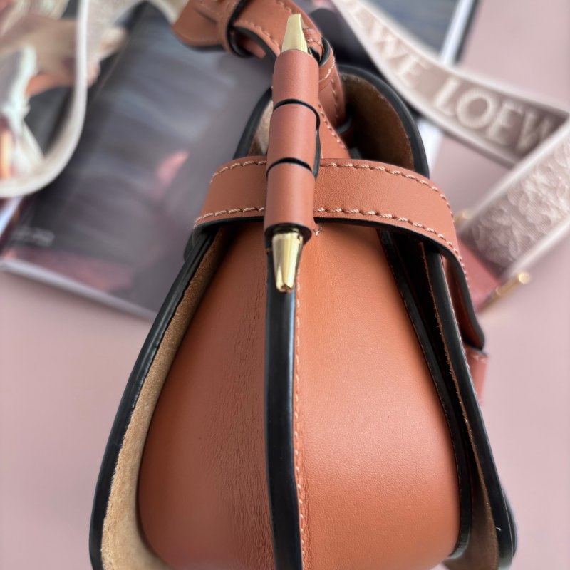 ::LOEWE:: 棕褐色 你柔軟小牛皮緹花 Gate Dual 包款-5
