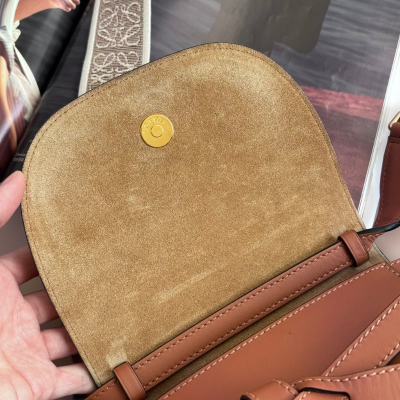 ::LOEWE:: 棕褐色 你柔軟小牛皮緹花 Gate Dual 包款-7