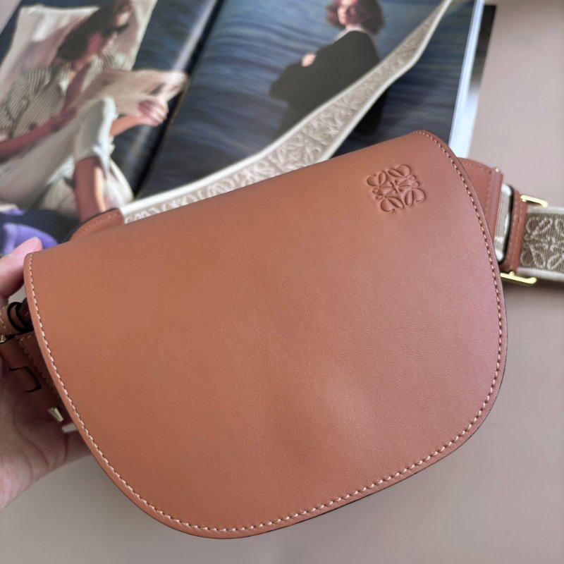 ::LOEWE:: 棕褐色 你柔軟小牛皮緹花 Gate Dual 包款-11