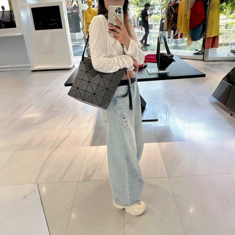 🎉新品好折扣✨Bao Bao Issey Miyake Blocky 6x5 霧面幾何方格斜背包 炭灰色-2