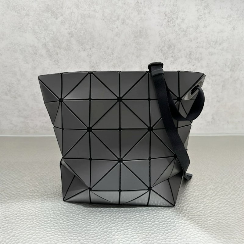 🎉新品好折扣✨Bao Bao Issey Miyake Blocky 6x5 霧面幾何方格斜背包 炭灰色-6