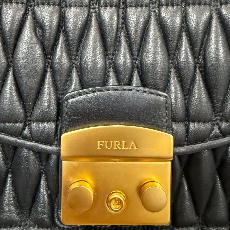 Furla Metropolis Crossbody Cometa 小羊皮皺摺鎖鏈條包-2