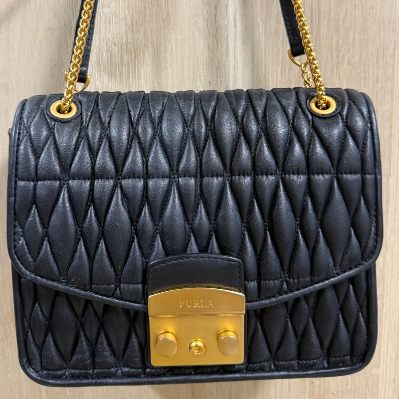 Furla Metropolis Crossbody Cometa 小羊皮皺摺鎖鏈條包-6