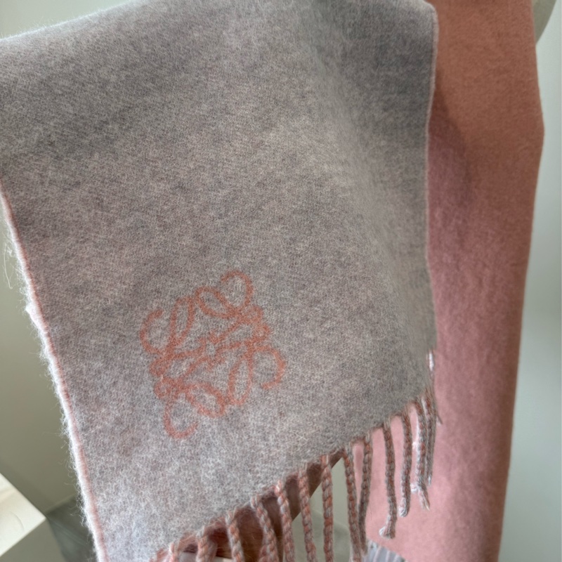 LOEWE 粉橘配灰色雙面流蘇園巾-5
