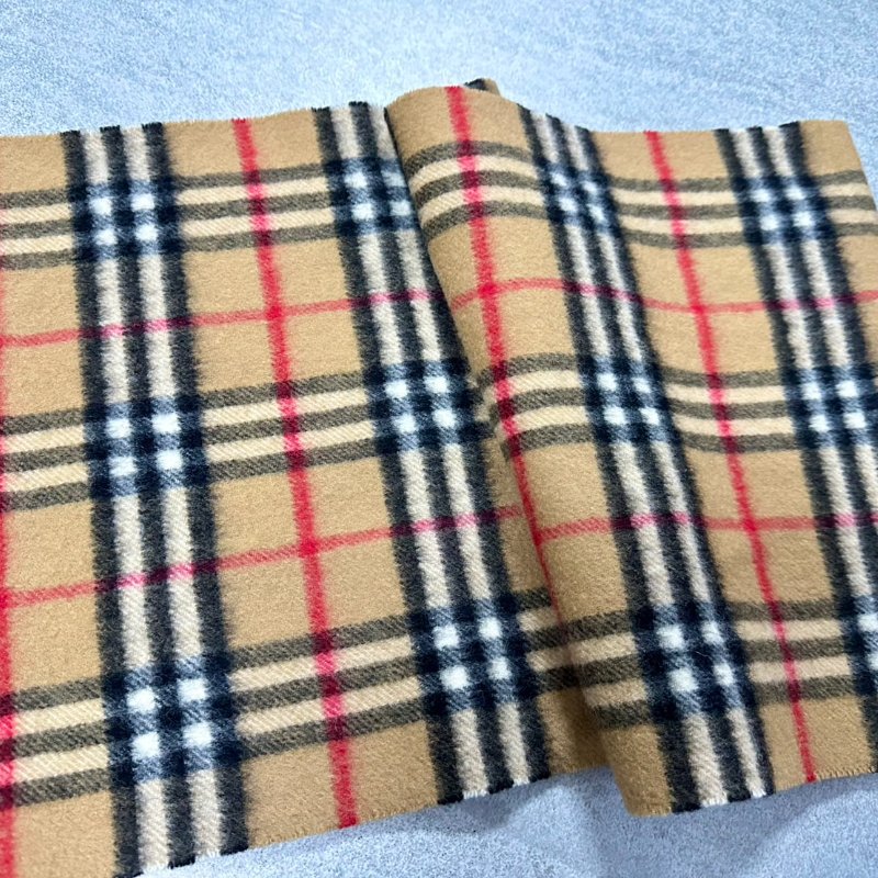 BURBERRY經典格紋羔羊毛圍巾 極美✨-6