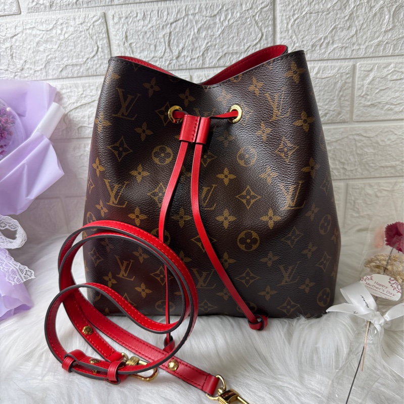 LV M44021 經典 Neonoe Monogram帆布印花牛皮 鑲飾束口斜背/肩背水桶包-0