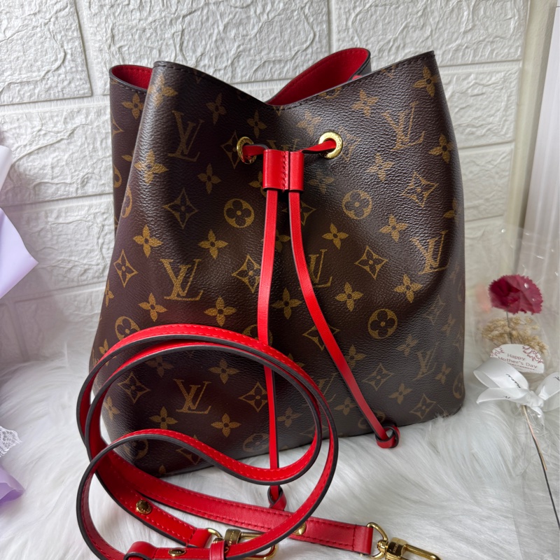 LV M44021 經典 Neonoe Monogram帆布印花牛皮 鑲飾束口斜背/肩背水桶包-1