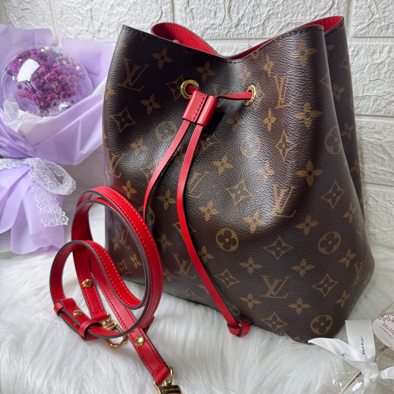 LV M44021 經典 Neonoe Monogram帆布印花牛皮 鑲飾束口斜背/肩背水桶包-2