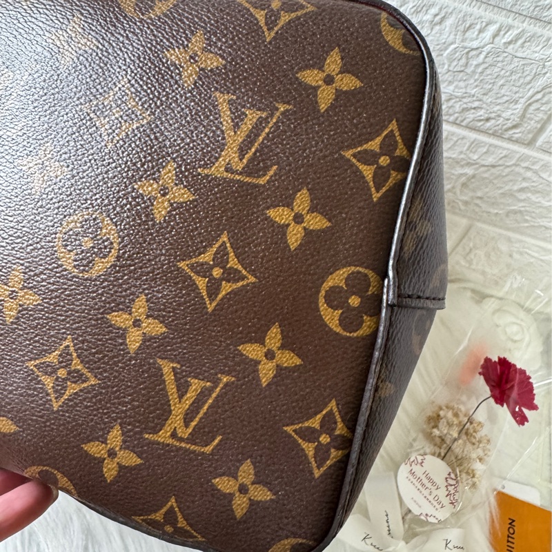 LV M44021 經典 Neonoe Monogram帆布印花牛皮 鑲飾束口斜背/肩背水桶包-17