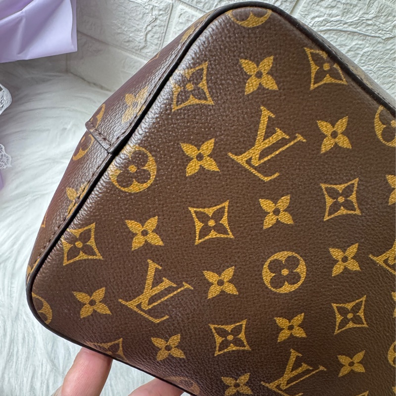LV M44021 經典 Neonoe Monogram帆布印花牛皮 鑲飾束口斜背/肩背水桶包-18