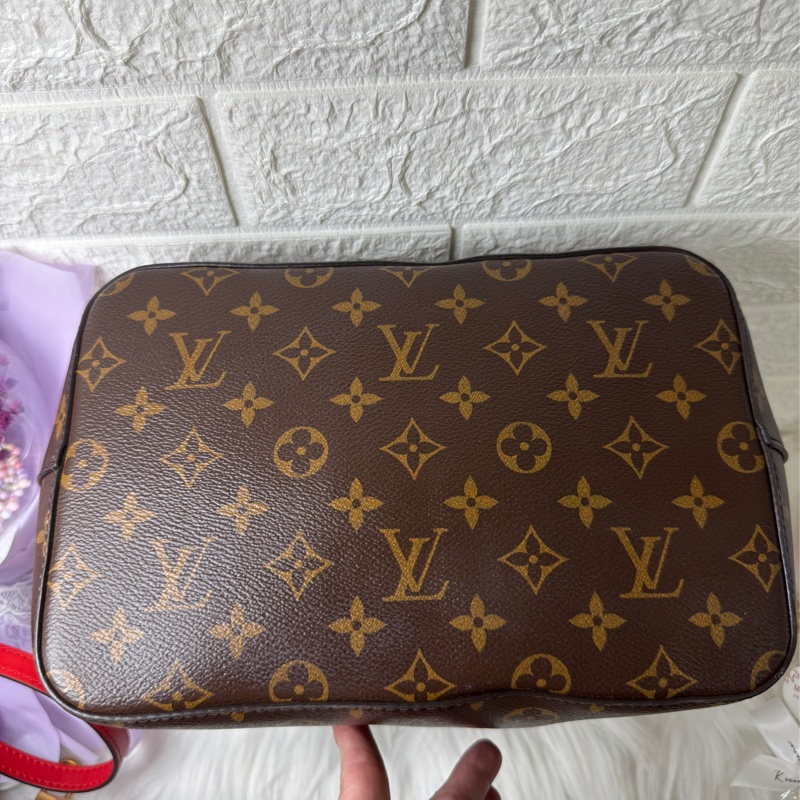 LV M44021 經典 Neonoe Monogram帆布印花牛皮 鑲飾束口斜背/肩背水桶包-19