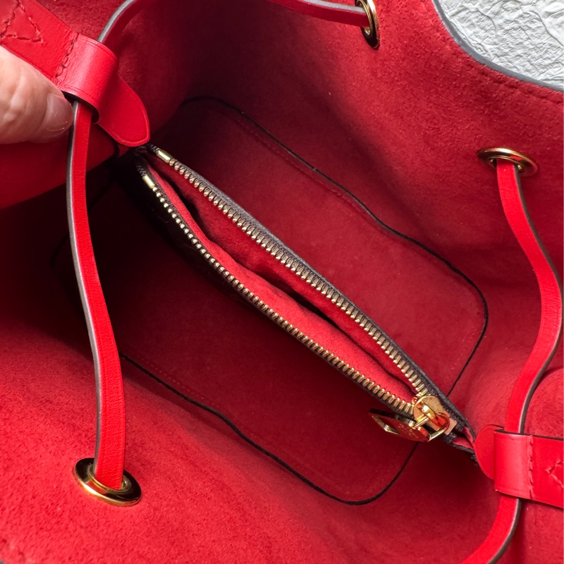 LV M44021 經典 Neonoe Monogram帆布印花牛皮 鑲飾束口斜背/肩背水桶包-26
