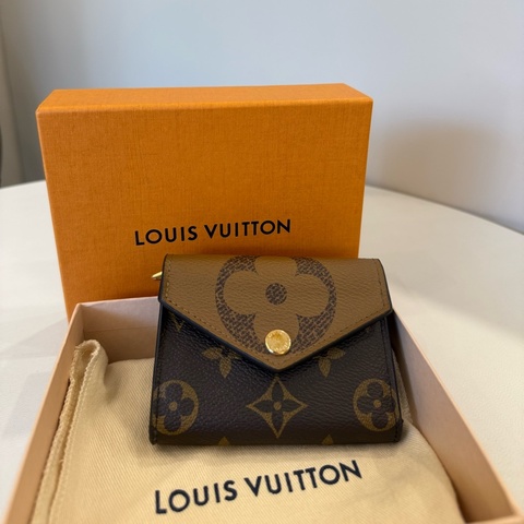 (極新美品）lv經典花紋扣式零錢短夾
