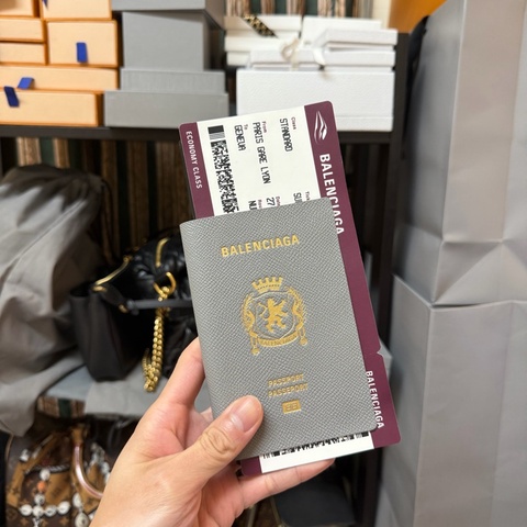 Balenciaga 灰色小牛皮長護照錢包