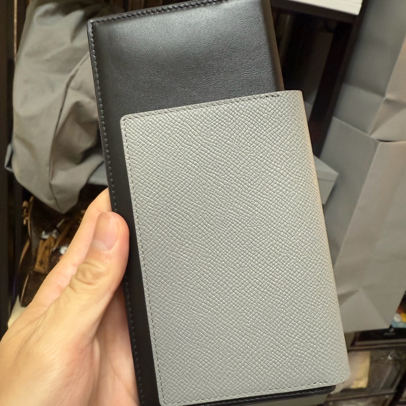 Balenciaga 灰色小牛皮長護照錢包-1