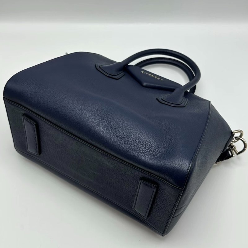 GIVENCHY Antigona系列手提肩背鑽石包 28*22*15 98新配件吊牌-3