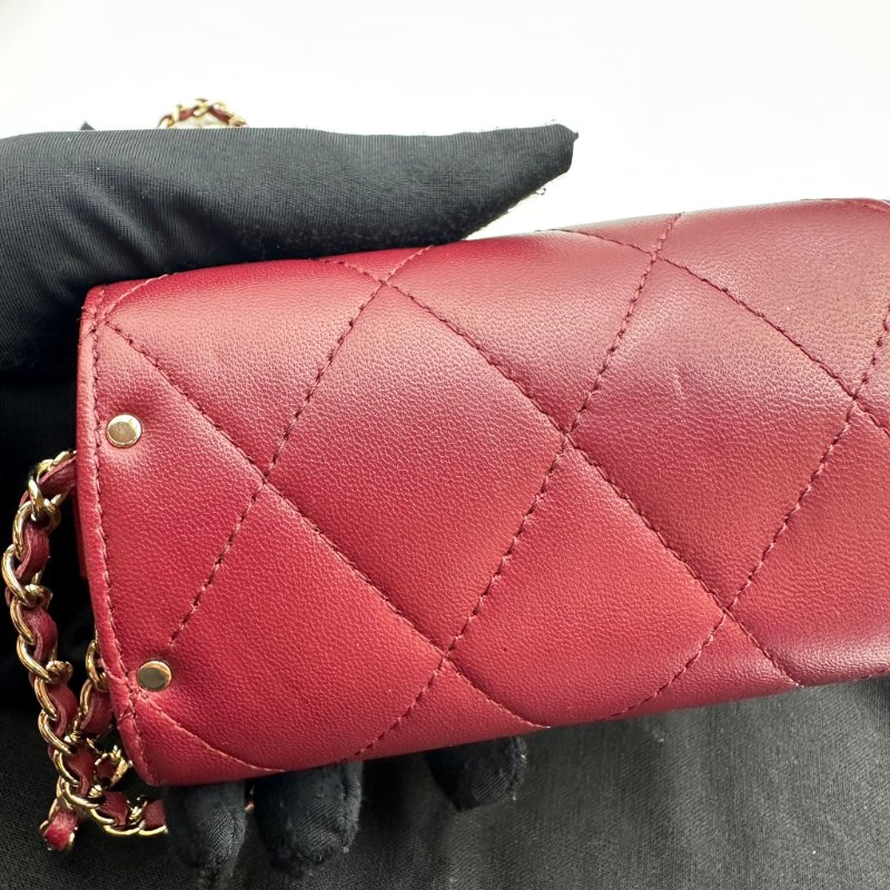 CHANEL Jewel Card Holder with chain 羊皮圓筒型迷你袋-9