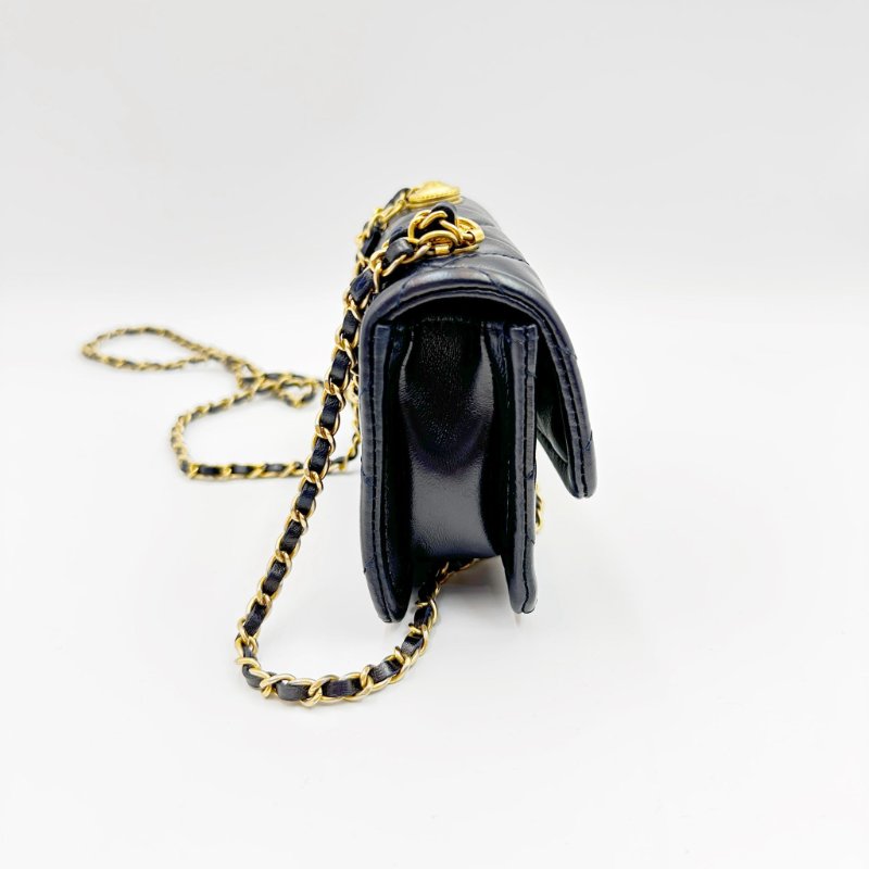 CHANEL shiny lamskin extra mini Flap 閃亮羊皮迷你豆腐包-4