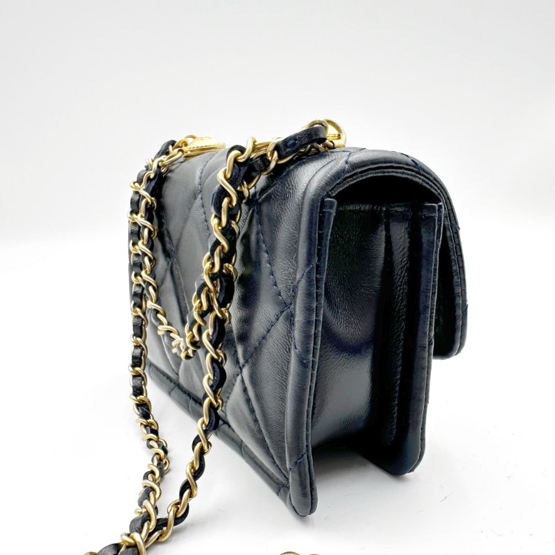 CHANEL shiny lamskin extra mini Flap 閃亮羊皮迷你豆腐包-6