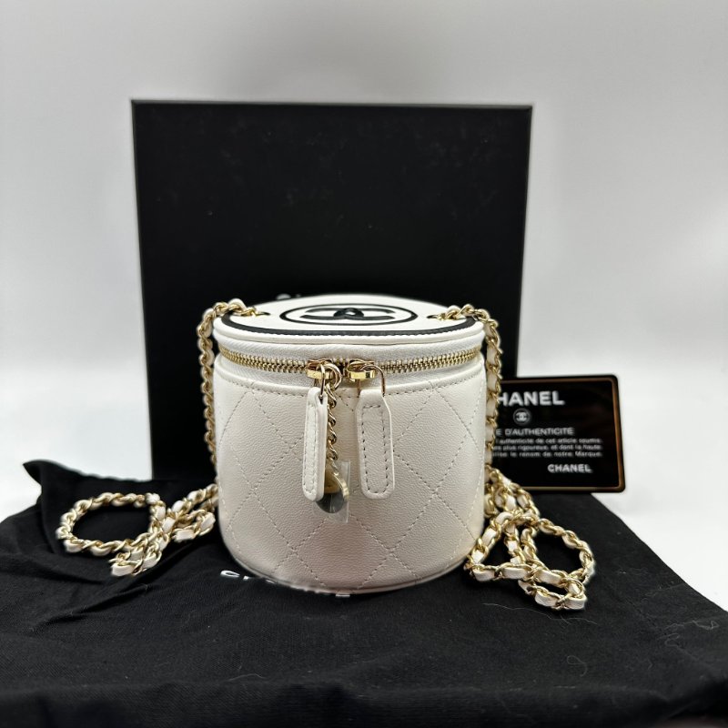 CHANEL Chain and Charm Vanity Case 圓桶羊皮化妝包-0