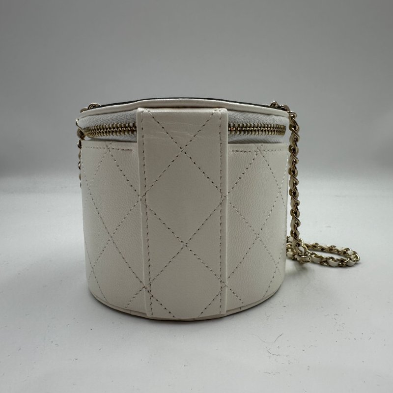 CHANEL Chain and Charm Vanity Case 圓桶羊皮化妝包-5