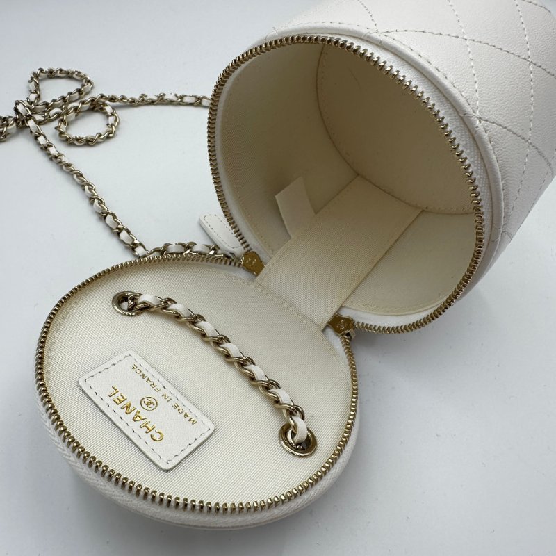 CHANEL Chain and Charm Vanity Case 圓桶羊皮化妝包-8