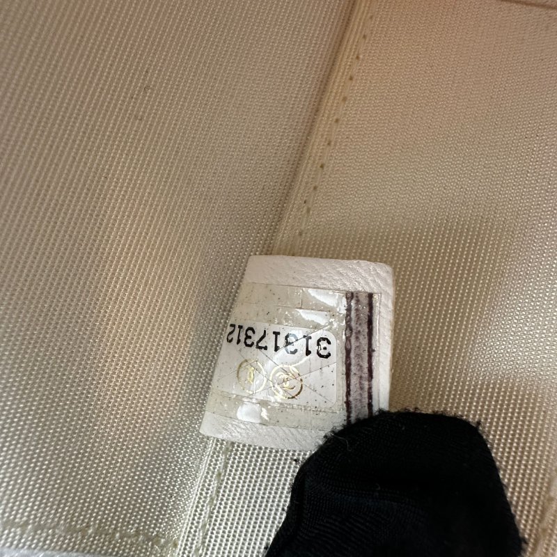 CHANEL Chain and Charm Vanity Case 圓桶羊皮化妝包-9
