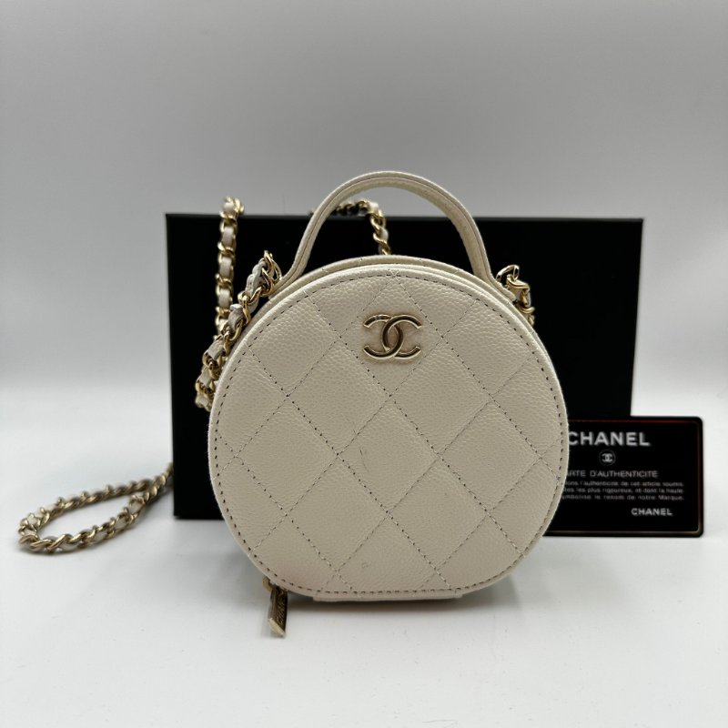 CHANEL Mini Round Vanity 2022早春白色魚子醬牛皮 小圓餅斜褙袋-0