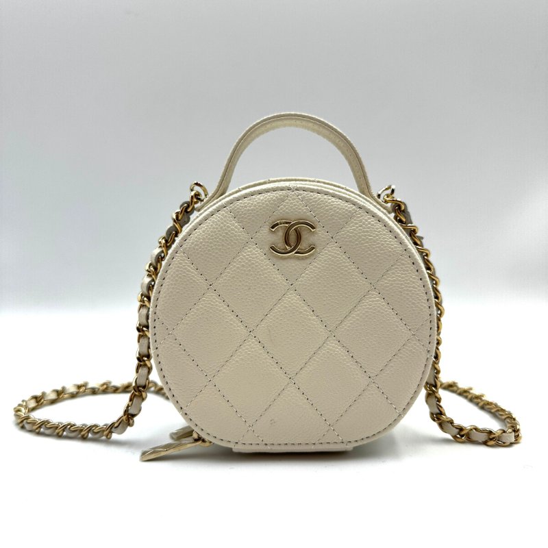 CHANEL Mini Round Vanity 2022早春白色魚子醬牛皮 小圓餅斜褙袋-1