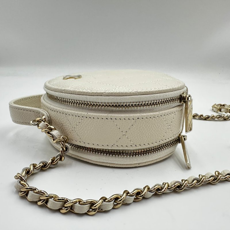 CHANEL Mini Round Vanity 2022早春白色魚子醬牛皮 小圓餅斜褙袋-4