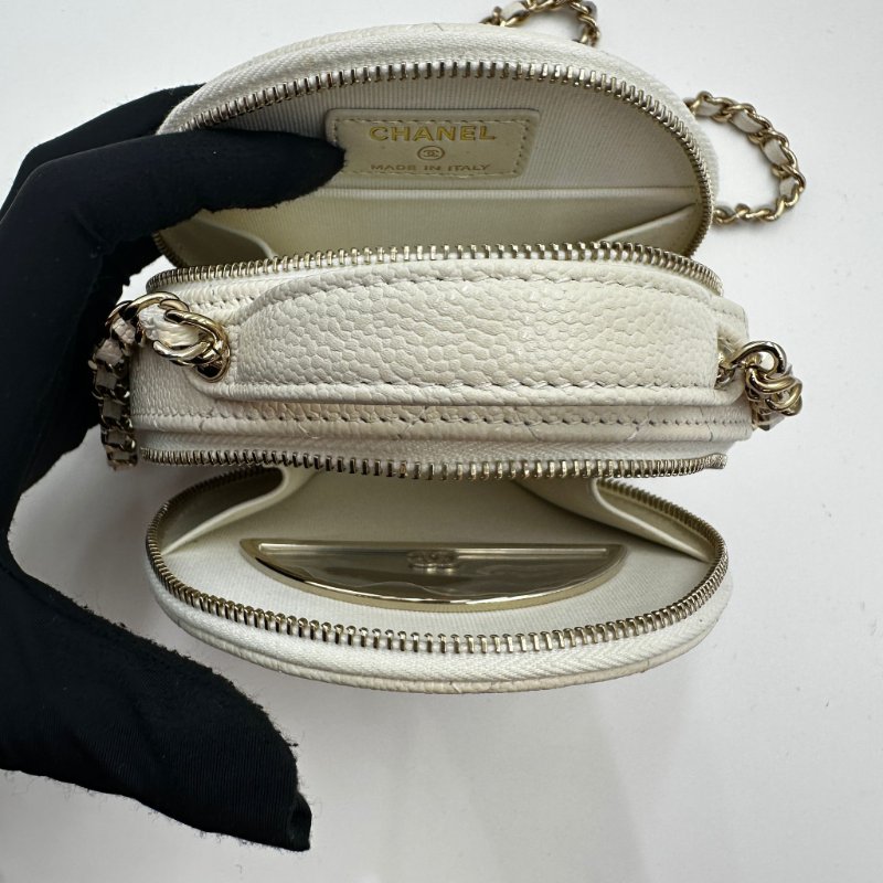 CHANEL Mini Round Vanity 2022早春白色魚子醬牛皮 小圓餅斜褙袋-8