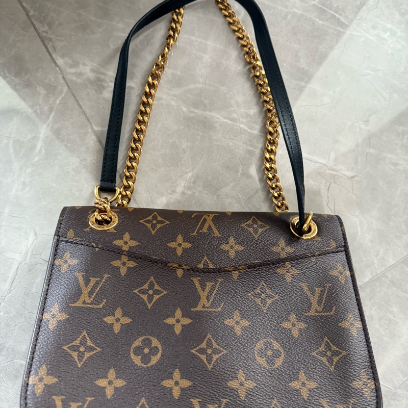 LOUIS VUITTON Passy郵差包-1