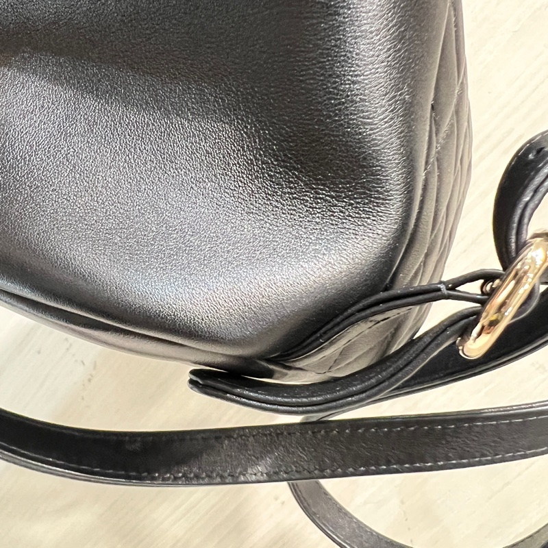 Chanel黑牛皮duma mini 淡金釦後背包-5