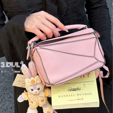 Loewe puzzle mini 櫻花粉幾何包