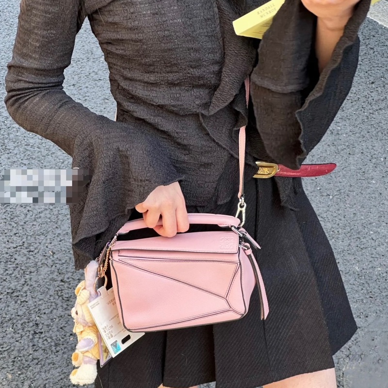 Loewe puzzle mini 櫻花粉幾何包-1