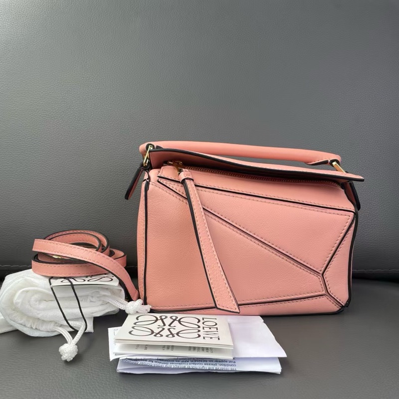 Loewe puzzle mini 櫻花粉幾何包-2