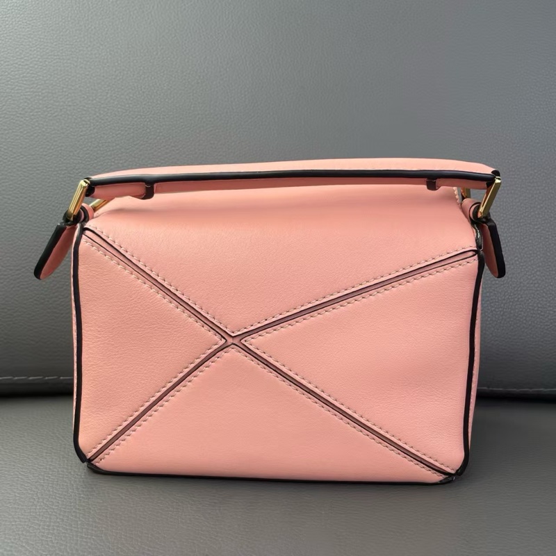Loewe puzzle mini 櫻花粉幾何包-3