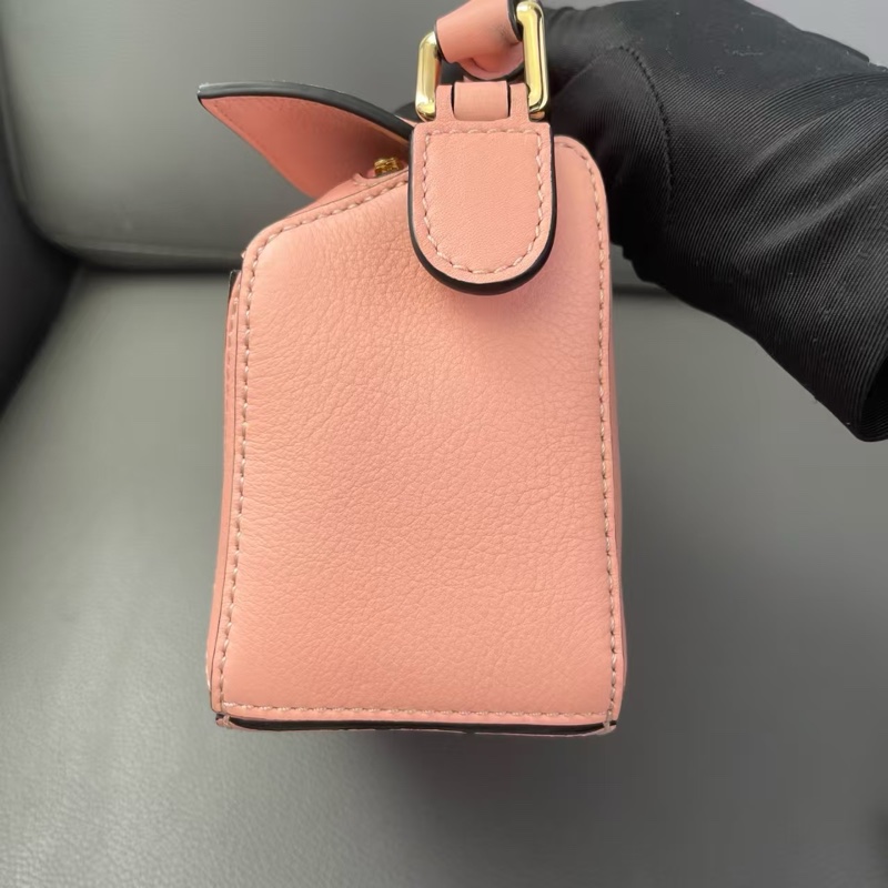 Loewe puzzle mini 櫻花粉幾何包-4