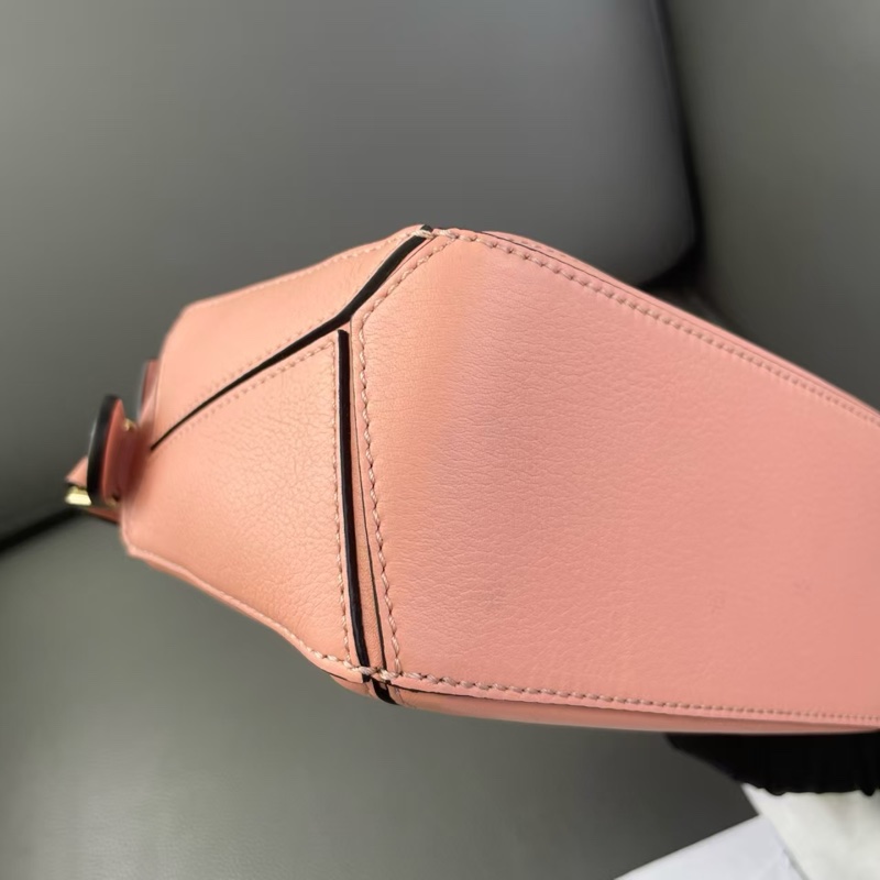 Loewe puzzle mini 櫻花粉幾何包-6