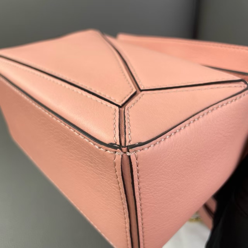 Loewe puzzle mini 櫻花粉幾何包-10