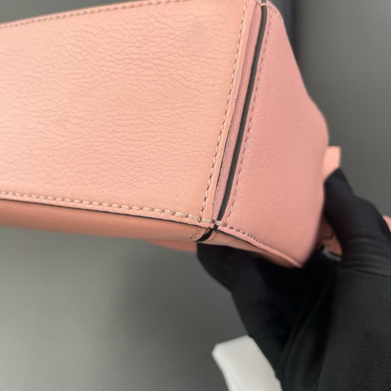 Loewe puzzle mini 櫻花粉幾何包-11