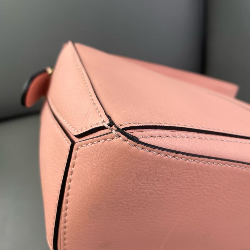 Loewe puzzle mini 櫻花粉幾何包-12