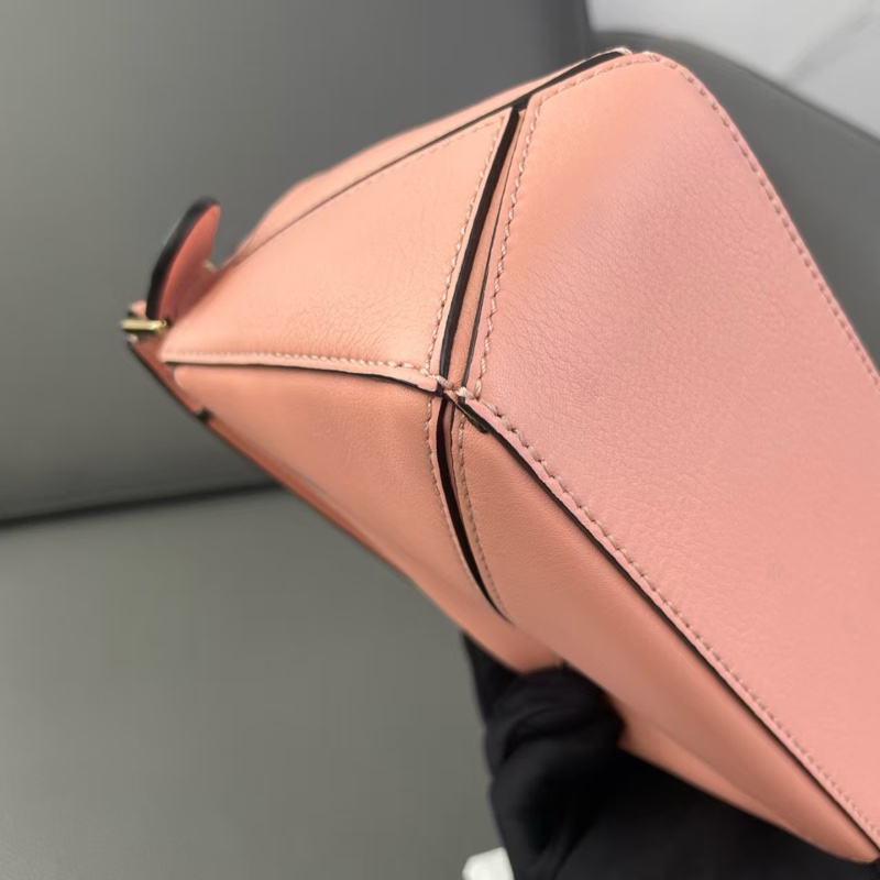 Loewe puzzle mini 櫻花粉幾何包-13