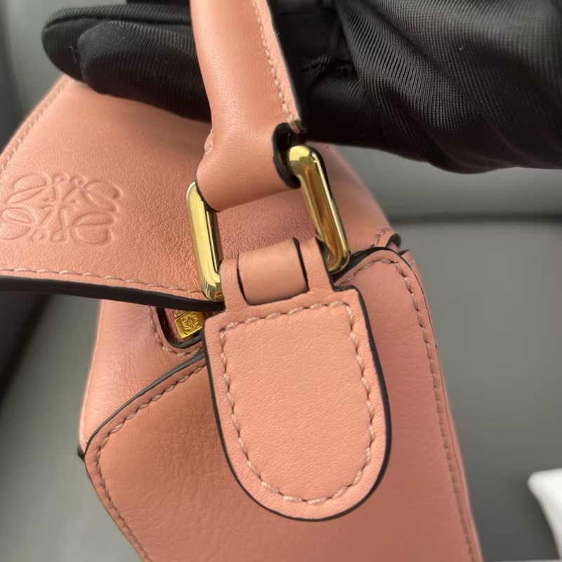 Loewe puzzle mini 櫻花粉幾何包-16