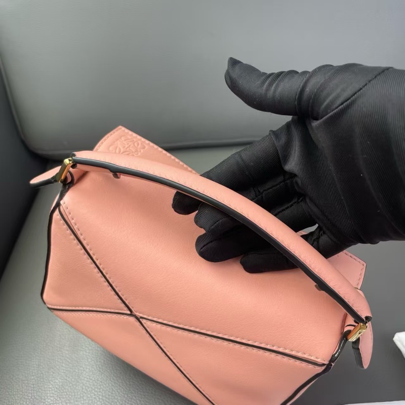 Loewe puzzle mini 櫻花粉幾何包-18