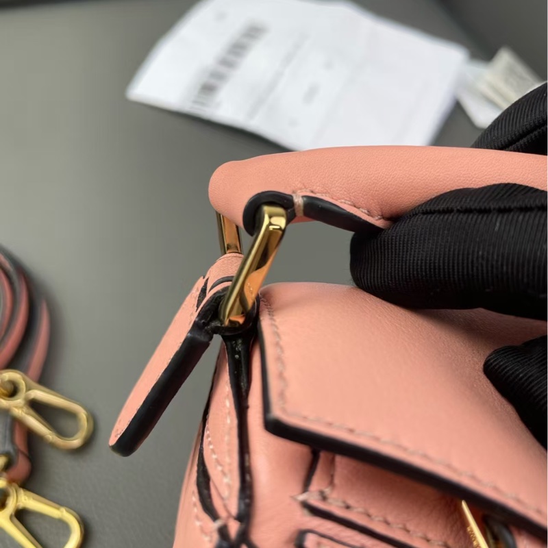 Loewe puzzle mini 櫻花粉幾何包-19