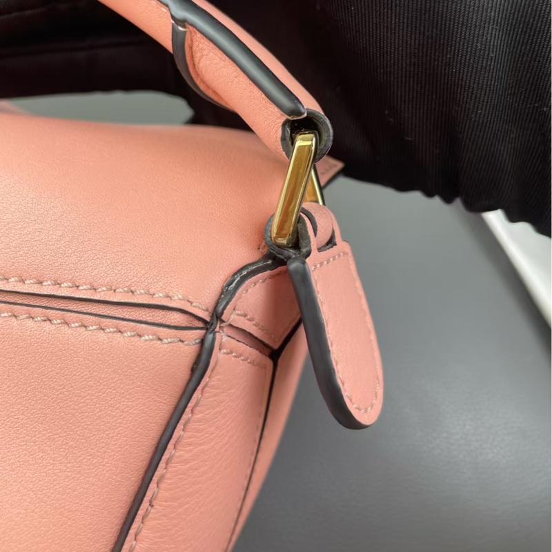 Loewe puzzle mini 櫻花粉幾何包-20