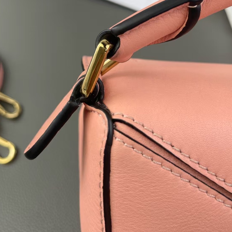 Loewe puzzle mini 櫻花粉幾何包-21